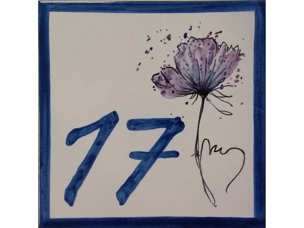 Azulejo con número y flor