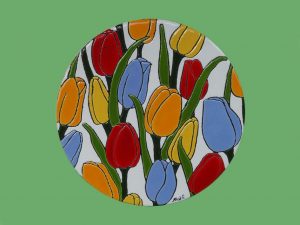 Plato de cerámica con flores